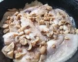 Foto del paso 3 de la receta: Filete de pescado a la crema con champiñones