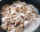 Foto del paso 3 de la receta: Filete de pescado a la crema con champiñones