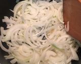 Hình bước làm 1 của món Oyakodon (cơm gà, trứng kiểu Nhật)