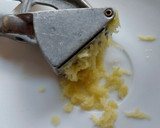 Foto del paso 2 de la receta: Corbatas con pollo en salsa de jitomate