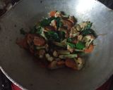 Foto langkah ke 5 dari resep Cap Cay Goreng Kampung.