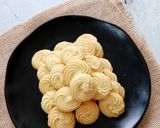 Foto langkah ke 7 dari resep Butter Vanilla Cookies.