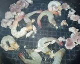 Hình bước làm 2 của món Canh Khoai Môn Tôm Thịt