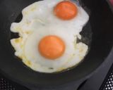 Foto langkah ke 1 dari resep Egg with Caramelized onion.
