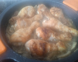 Foto del paso 6 de la receta: Muslitos de pollo en salsa con setas portobello