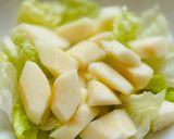 Hình bước làm 2 của món Salad Lê Cà Rốt Sốt Mù Tạt Mật Ong