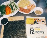 Hình bước làm 3 của món Gimbap (김밥)