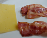 Foto del paso 4 de la receta: Hamburguesa de Angus con bacon, queso, tomate, cebolla y pan cristal