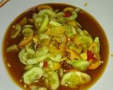 Foto langkah ke 4 dari resep Sambal Petis Timun dan Tomat.