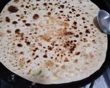 A picture of step 6 of Tawa daal bhare parathe.