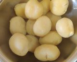 A picture of step 1 of Niramish Aloo Dum.
