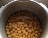 A picture of step 1 of Chole chana.