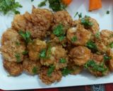 A picture of step 3 of Golden fry prawns/deep fry.