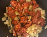 Foto del paso 2 de la receta: Espirales con chorizo a la cerveza