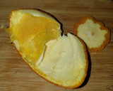 Foto del paso 1 de la receta: Cáscaras de naranja confitadas