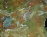 Foto del paso 9 de la receta: Caldo de pollo sopa y verduras