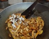 रोटी और आलू की भुजिया (roti aur aaloo ki bhujiya recipe in Hindi) रेसिपी चरण 3 फोटो