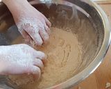 Rogaliki drożdżowe z konfiturą różaną krok przepisu 3 zdjęcie
