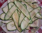 Foto del passaggio 2 della ricetta 🥒Involtini sfiziosi di zucchine e crudo🍖