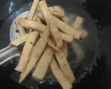 सूजी और आटे और सौंफ का नमकीन स्टिक (Suji aur aate aur saunf ka namkeen stick recipe in Hindi) रेसिपी चरण 7 फोटो