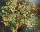 A picture of step 7 of Palak Kadhi.