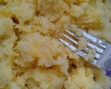 A picture of step 1 of Potatos balls.