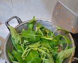 Foto langkah ke 3 dari resep Tumis Cumi Kangkung.