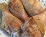 Foto del paso 1 de la receta: Muslos de pollo en salsa y patatas asadas con especias
