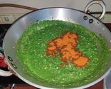 A picture of step 5 of Hariyali Pav bhaji.