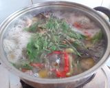 Foto langkah ke 5 dari resep Pindang Ikan Simba Belimbing Wuluh.