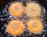 उड़द दाल वडा / मेदू वडा(Urad dal/ Medu vada recipe Hindi) रेसिपी चरण 6 फोटो
