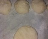 صورة لخطوة 2 من وصفة بيتزا لذيذة ومقرمشة 😍 يعشقها الصغار والكبار ولا أروع 😋