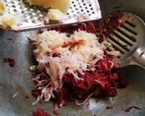 A picture of step 2 of Beetroot cutlets.