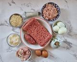 Foto del passaggio 1 della ricetta Polpettone con uova sode