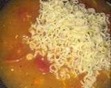 Foto langkah ke 5 dari resep Mie tumis kari ayam pedas.