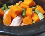 Foto langkah ke 1 dari resep Sup Ayam Jamur Salju Slow Cooker.