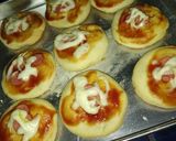 Foto langkah ke 3 dari resep Pizza Mini Ekonomis.