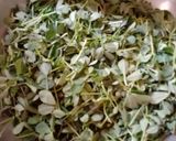 A picture of step 2 of Methi daal aloo.