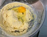 Une image de l'étape 4 de Cake aux prunes d'ente et vanille.