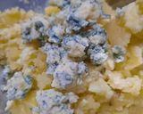 Foto del paso 5 de la receta: Papines rellenos con queso azul