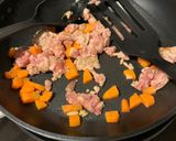 รูปขั้นตอนการทำที่ 1 ของ หมูสับผัดผักใส่พริกขี้หนู