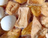 Foto langkah ke 4 dari resep Semur tahu telur betawi.