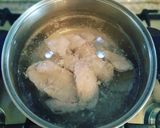 A picture of step 1 of Chupe de Pollo.