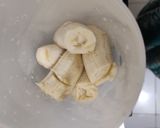 A picture of step 1 of Sugar-apple and banana milkshake.