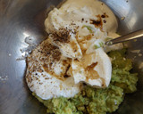 Foto del paso 2 de la receta: Salsa de aguacate sedosa