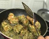 A picture of step 4 of ‘Chicken Cafreal’: A Popular Goan Green Chicken Curry.