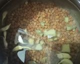 A picture of step 2 of Black chickpeas soup.