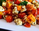 Foto del paso 4 de la receta: UCHUVAS🍅a Las Finas Hierbas Con🎂Mozzarella...!🥳