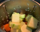 Foto del paso 2 de la receta Crema de zanahoria y calabacín con puerro