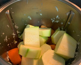 Foto del paso 2 de la receta: Crema de zanahoria y calabacín con puerro